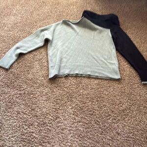 Venus open shoulder Sweater